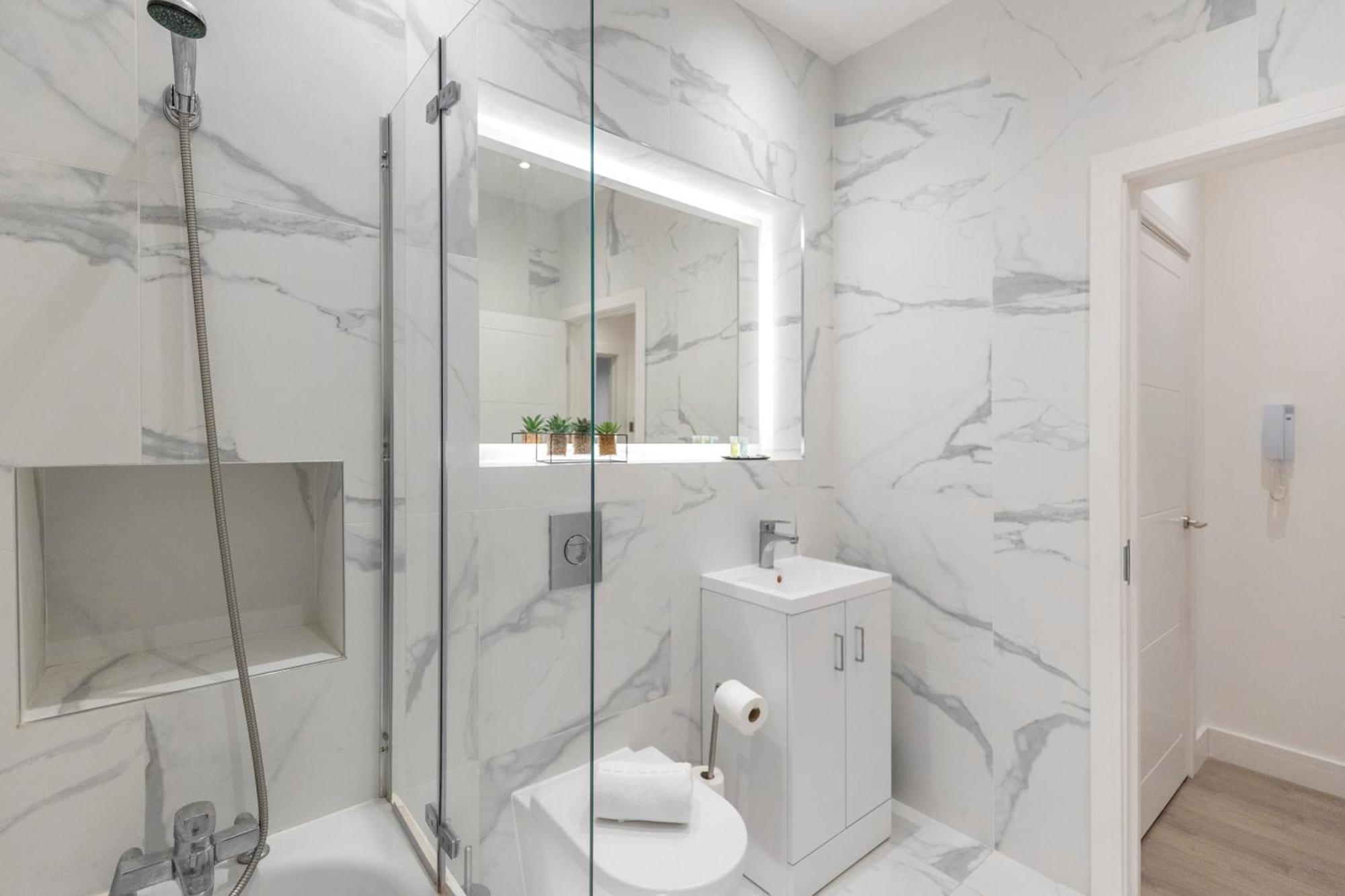 Spacious Luxury Apartment King Bed - Central Location London Exterior photo